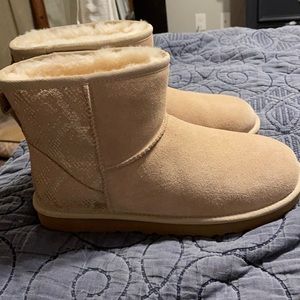 Authentic ugg boots size 10 gold snake detail